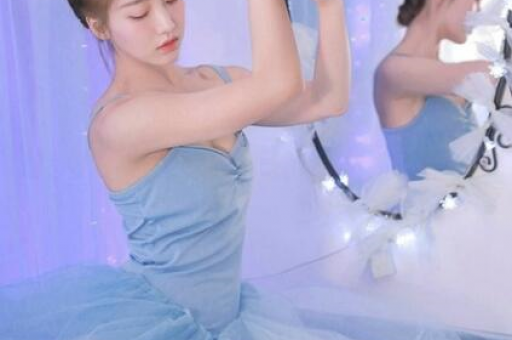 夸女生漂亮有内涵的话(内涵美丽：女生品质超群)