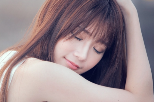 上海外滩美女夜景视频  第1张