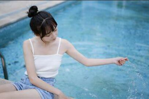 上海后花园一片别墅(上海后花园一处别墅的新标题：绿荫浓郁的豪华别墅)